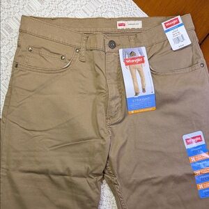 Men’s Wrangler Straight Fit Tan Pants Size 32x32